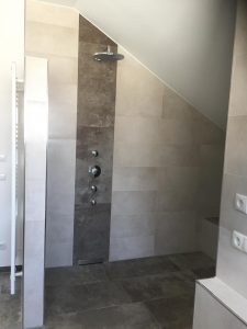 Badsanierung mit offener Duschkabine